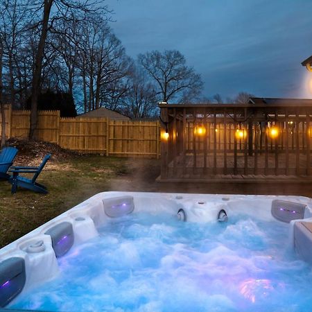 New! Updated Mystic Home W/ Sauna, Hot Tub & Deck Eksteriør bilde