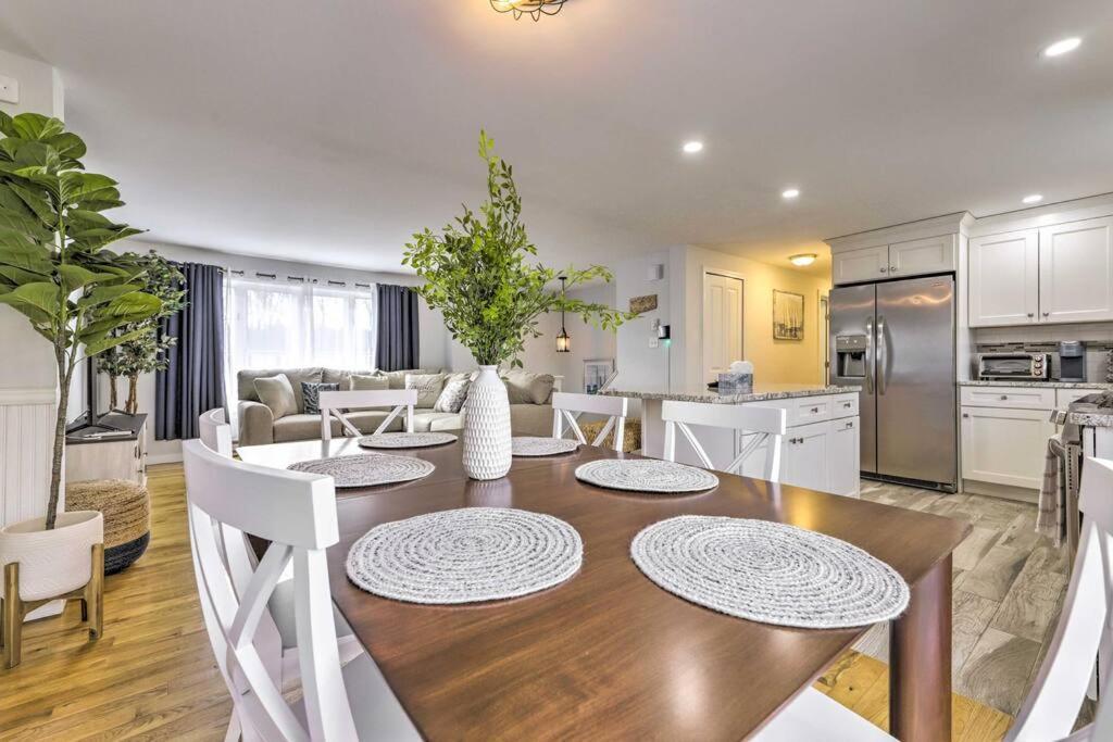 New! Updated Mystic Home W/ Sauna, Hot Tub & Deck Eksteriør bilde