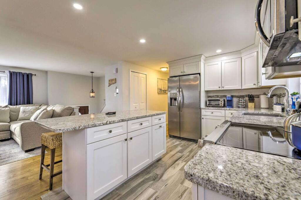 New! Updated Mystic Home W/ Sauna, Hot Tub & Deck Eksteriør bilde