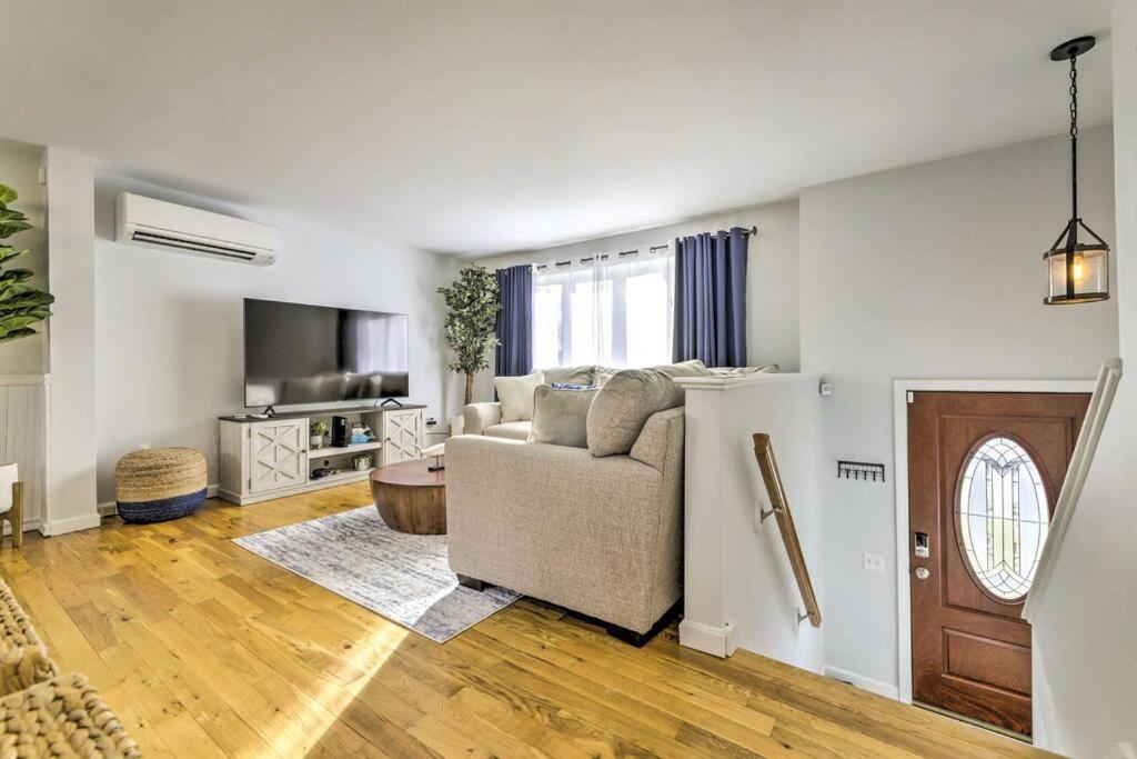 New! Updated Mystic Home W/ Sauna, Hot Tub & Deck Eksteriør bilde