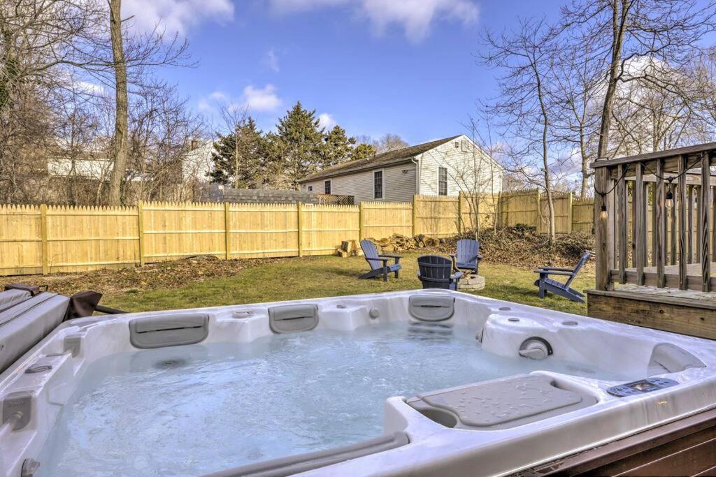 New! Updated Mystic Home W/ Sauna, Hot Tub & Deck Eksteriør bilde