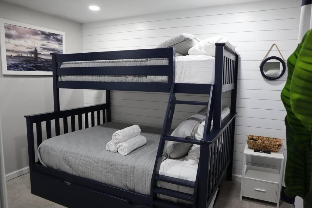 New! Updated Mystic Home W/ Sauna, Hot Tub & Deck Eksteriør bilde