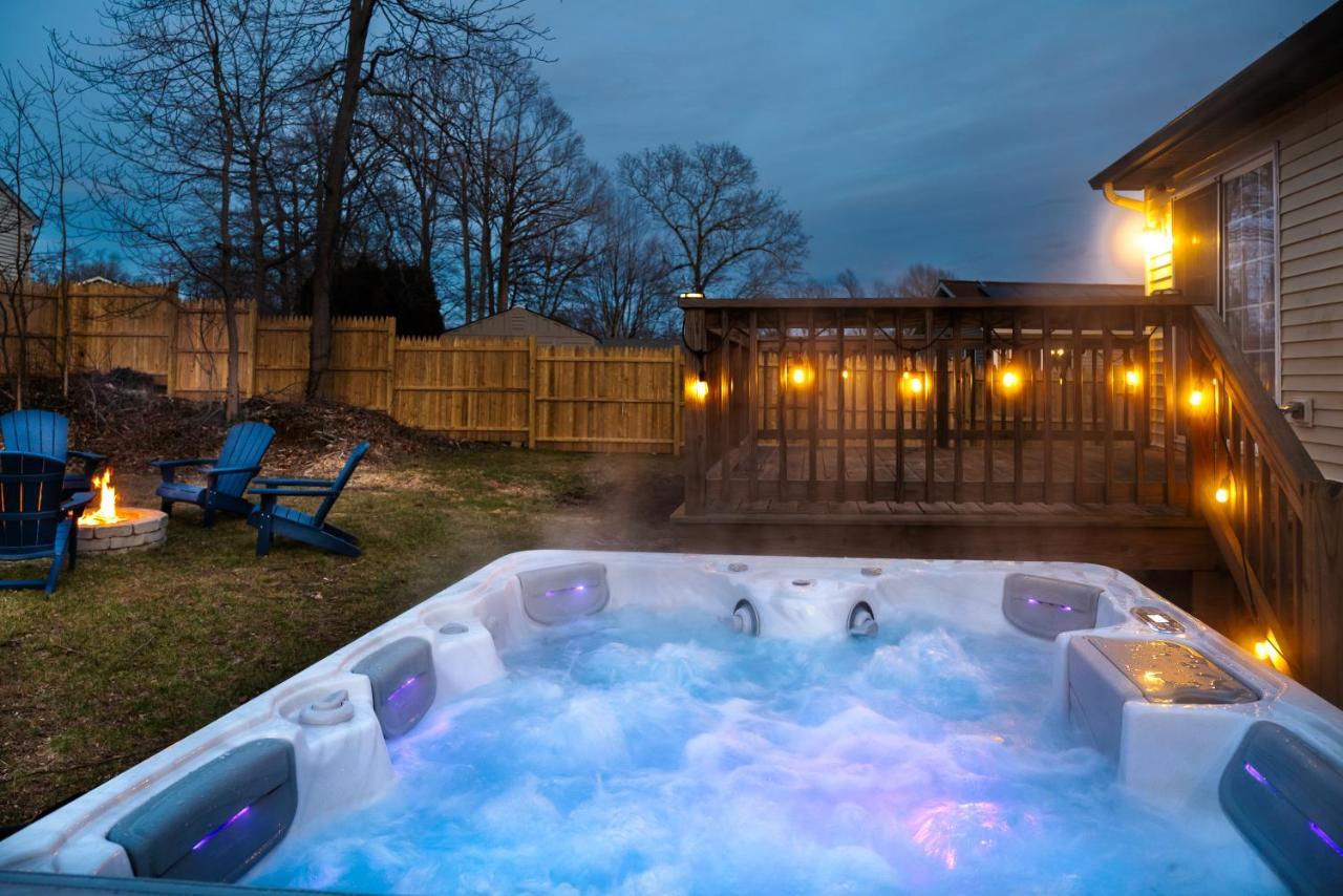 New! Updated Mystic Home W/ Sauna, Hot Tub & Deck Eksteriør bilde