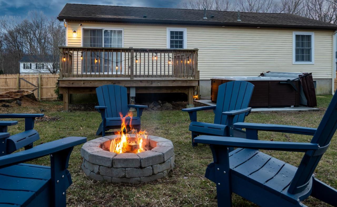 New! Updated Mystic Home W/ Sauna, Hot Tub & Deck Eksteriør bilde