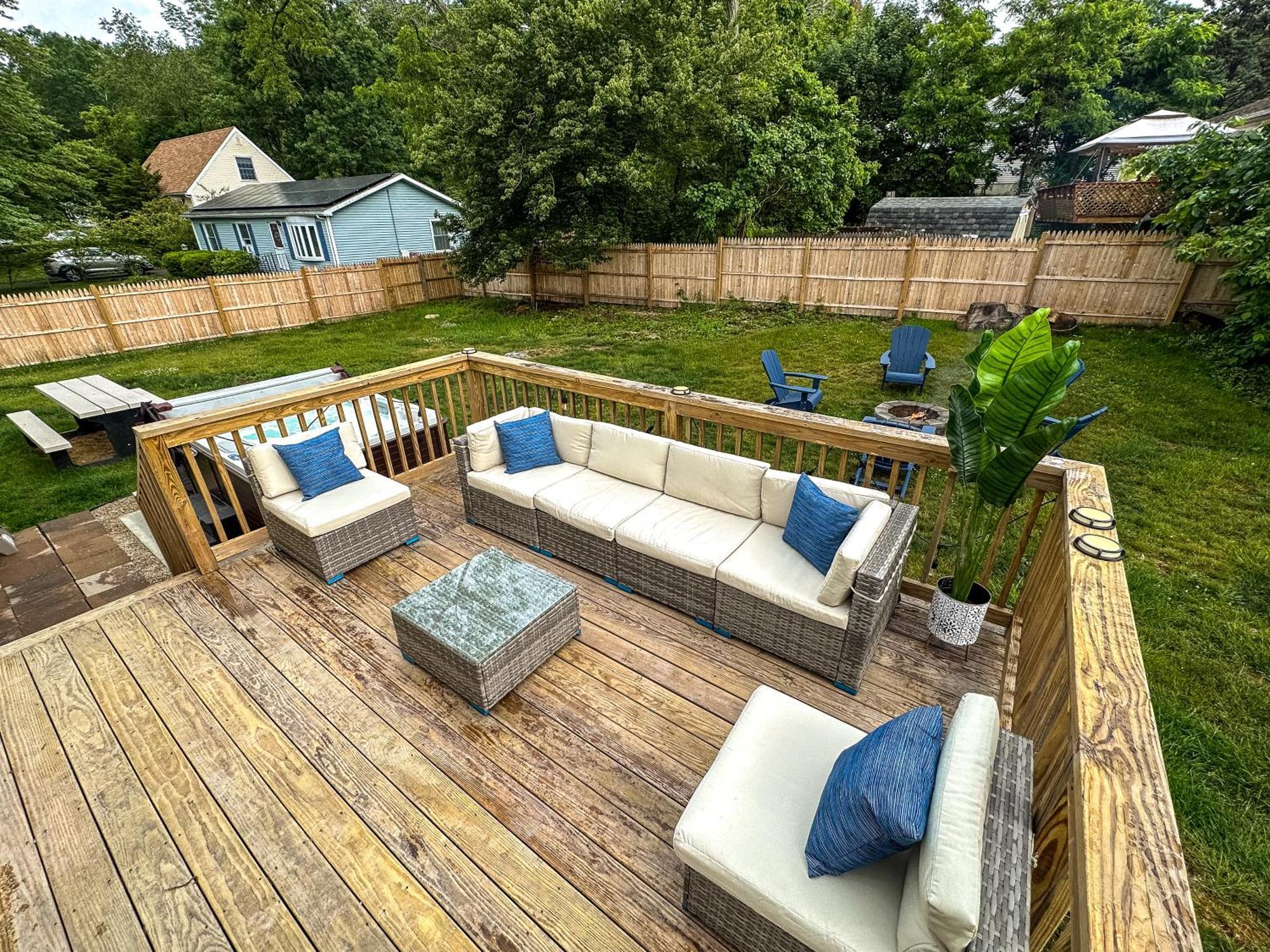 New! Updated Mystic Home W/ Sauna, Hot Tub & Deck Eksteriør bilde